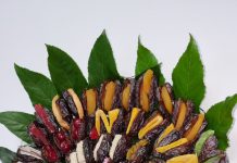 יום הולדת שמח – הוא יום הולדת עם סלסלת פירות בהפתעה