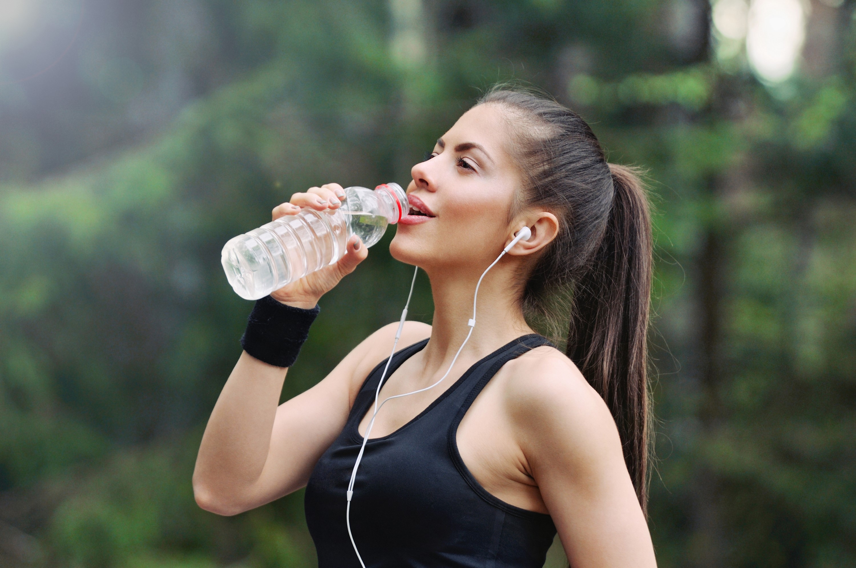חשיבות המים לבריאות  וגם- טיפים לצריכת מים נבונה בזמן פעילות גופנית בקיץ