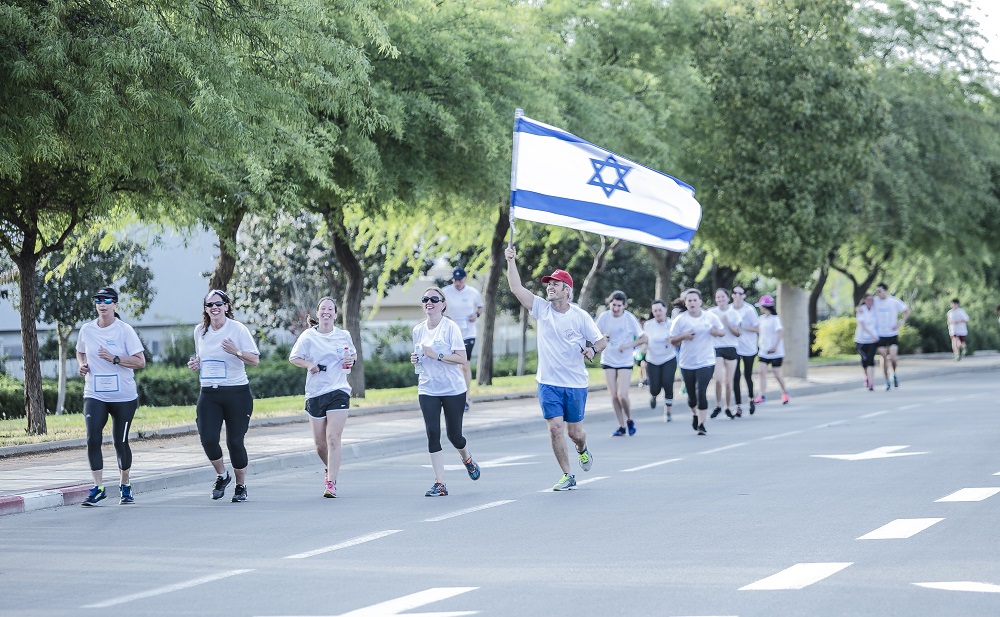 המירוץ המסורתי "רצים לזכרם" יתקיים בערב יום הזיכרון ברחבי הארץ, ובקרב קהילות יהודיות ברחבי העולם