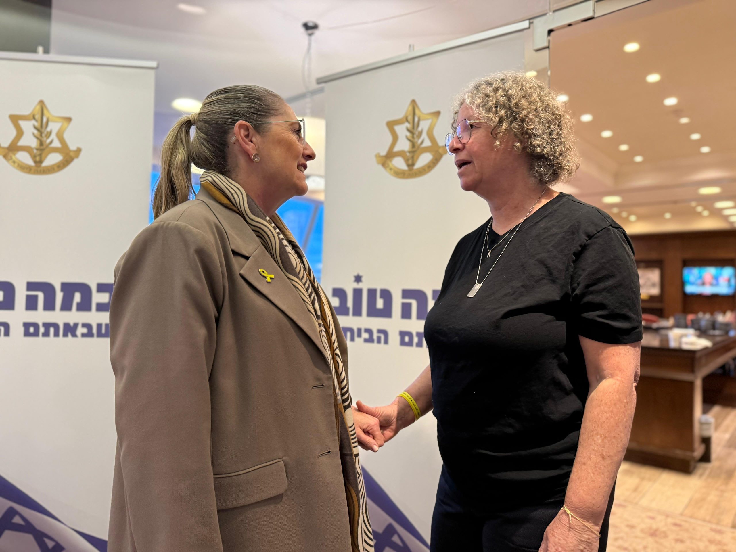 רעיית נשיא המדינה ביקרה את קית׳ סיגל ודורון שטיינברכר, ואת משפחותיהן של רומי גונן, אגם ברגר ואמילי דמארי – ששבו משבי חמאס