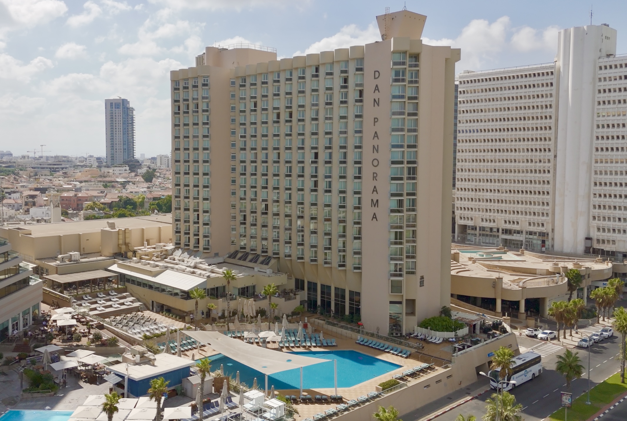 חוויה על חושית במלונות דן בחודשי הקיץ:  מלונות דן ברחבי הארץ יציעו לאורחים בחודשים יולי-אוגוסט את המופעים של אאמני החושים המובילים בישראל – ליאור סושרד, נמרוד הראל וחזי דין